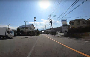 R413→右折